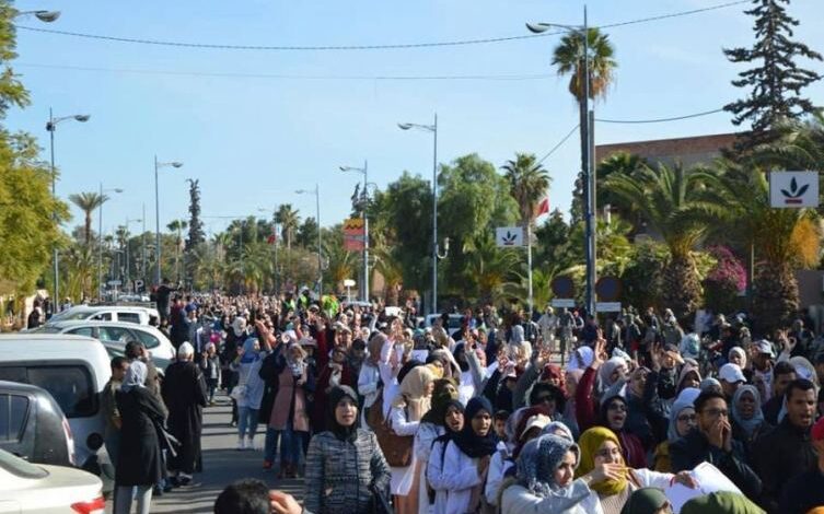 شعارات و صور المسيرة التي هزت تارودانت تضامنا مع الأستاذ بوجمعة