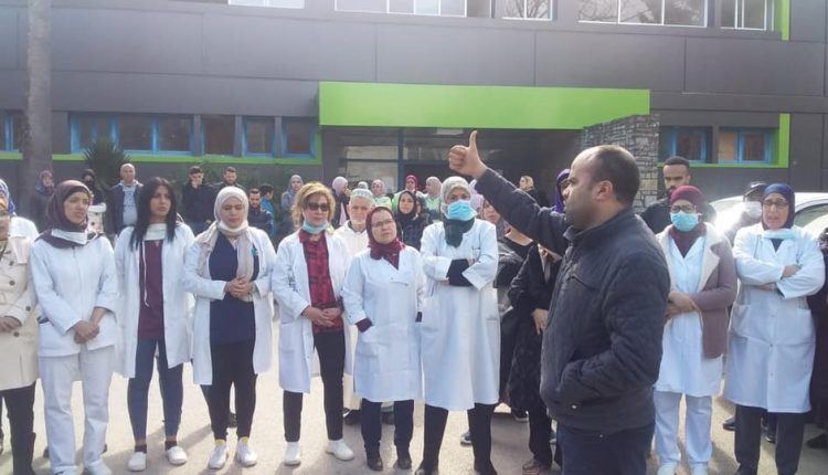 غياب وسائل محاربة “كورونا” يُخرج أطباء وممرضين للاحتجاج